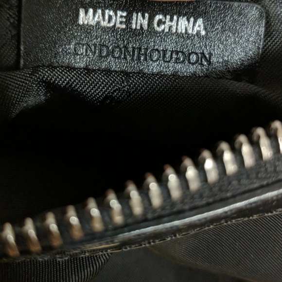 ✨Burberry✨ Patent Accent Cosmetic Bag - Picture 5 of 12